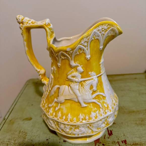 Yellow & White  - Jousting Scene Pitcher Signed MP - Picture 1 of 9